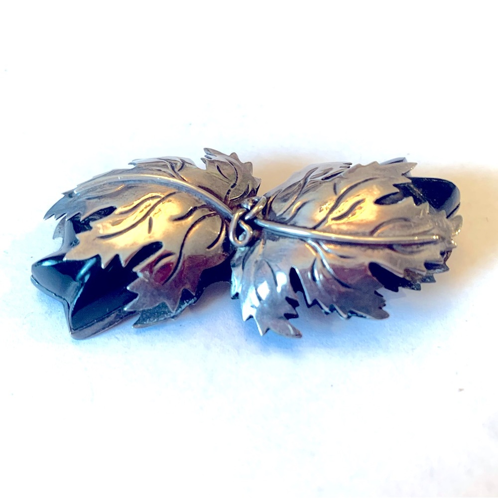 Vintage Hecho en Mexico sterling silver & black onyx leaf brooch pin